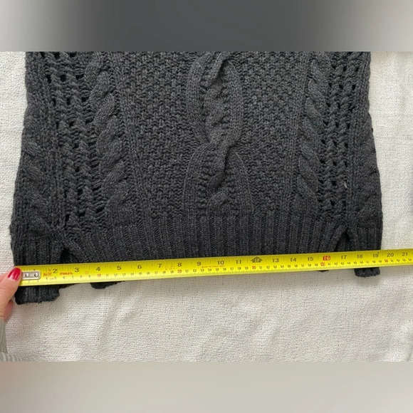 VINCE  Wool Cable Knit Gray Crewneck Sweater Size Small - Picture 12 of 12
